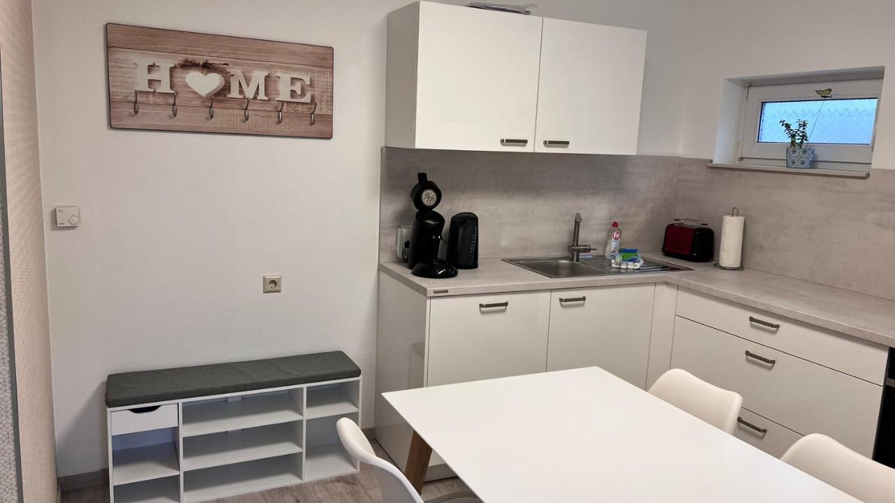 Awad'S White Apartment Rust Exterior foto